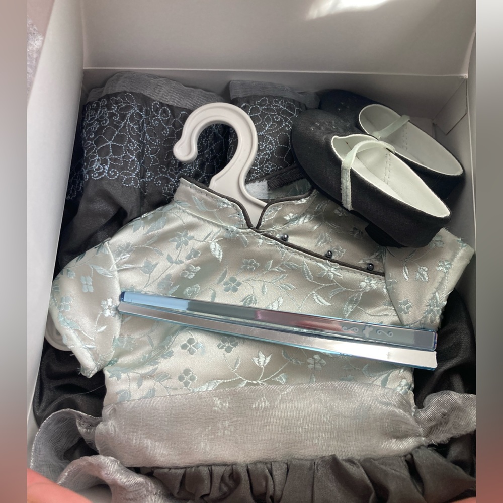 ⭐️AMERICAN GIRL **retired** Silver Belle outfit